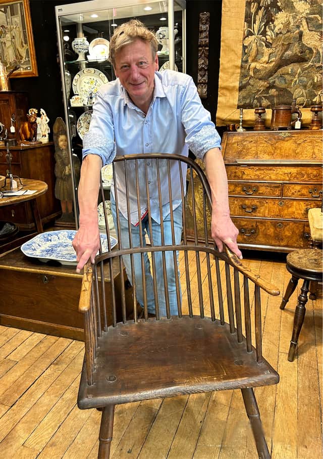 Leonard Handley of Dales Antiques from Kirby Lonsdale with a
‘stickback’ Windsor chair.