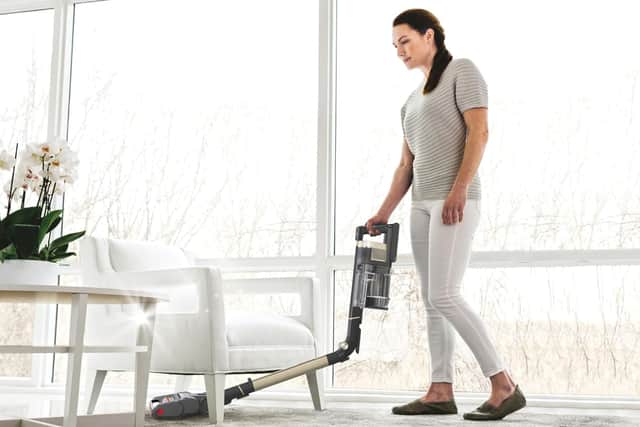 It features Shark's clever multi-flex technology