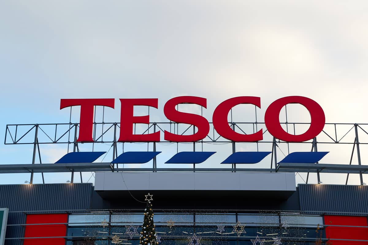 Tesco seeks licence to sell alcohol and late-night food at new store
