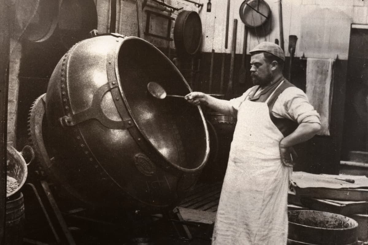 29 mouthwatering photos celebrate Britain's proud history of making sweets ...