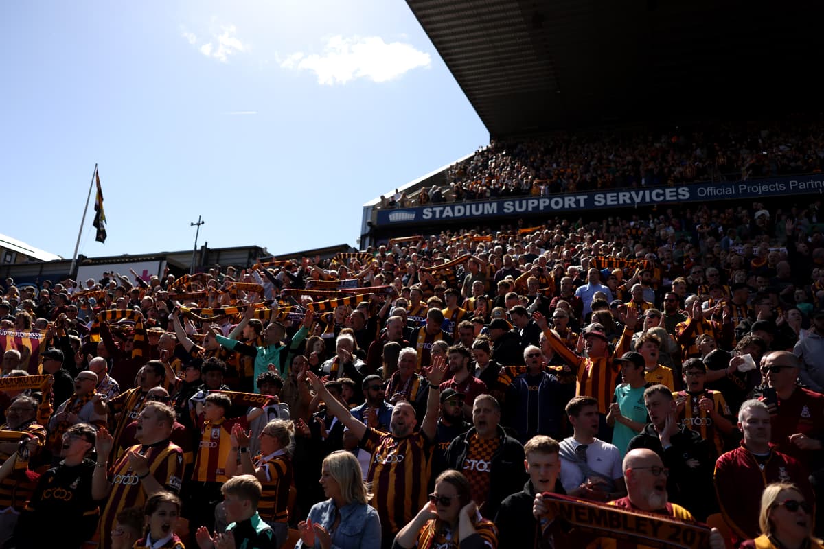 Zuschauerzahlen der League One für Bradford City, Huddersfield Town ...