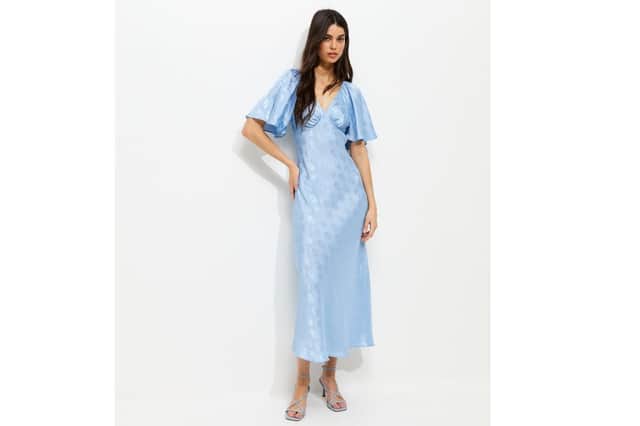 Blue paisley flutter sleeve midi dress
