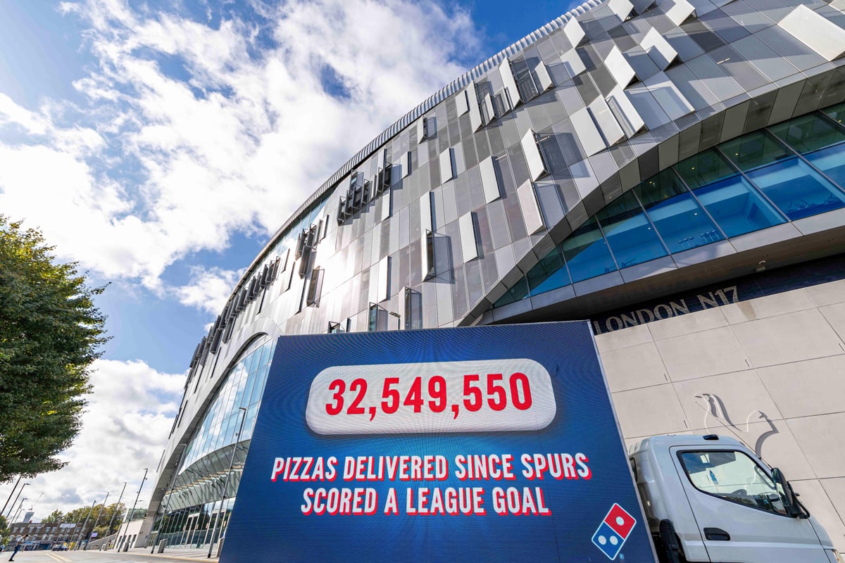 Domino's pokes fun at Spurs with giant pizza screen