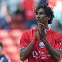 Barnsley FC 1 Oxford United 1: 10-man Reds dig deep to claim valuable League One point