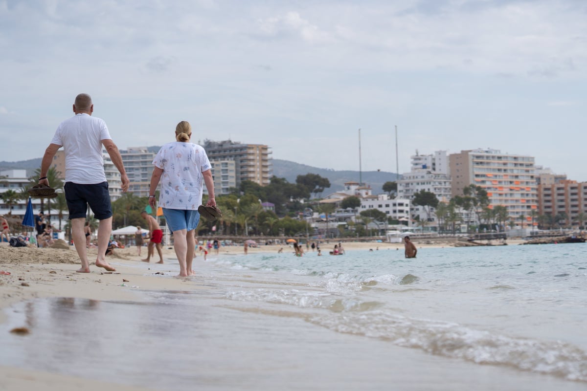 One in five early holiday bookers lose out as prices fall