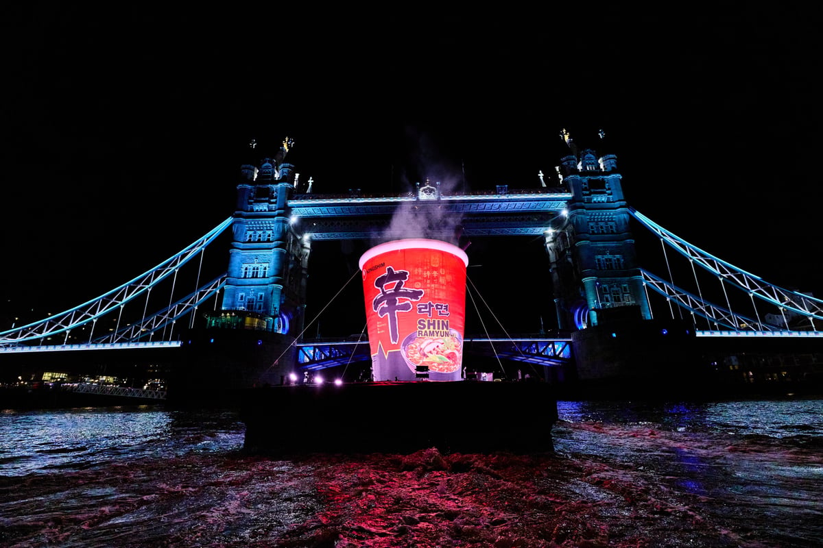 Giant Shin Ramyun cup takes to the Thames in London