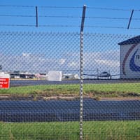 Multiflight Café Bar: The café overlooking the runways at Leeds Bradford Airport