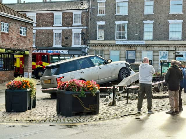 A Range Rover has mounted a paved area and knocked down the Market Cross in Howden.