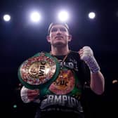 Dalotn Smith kept hold of his world title after surviving a strong challenge from Alberto Puello. 
