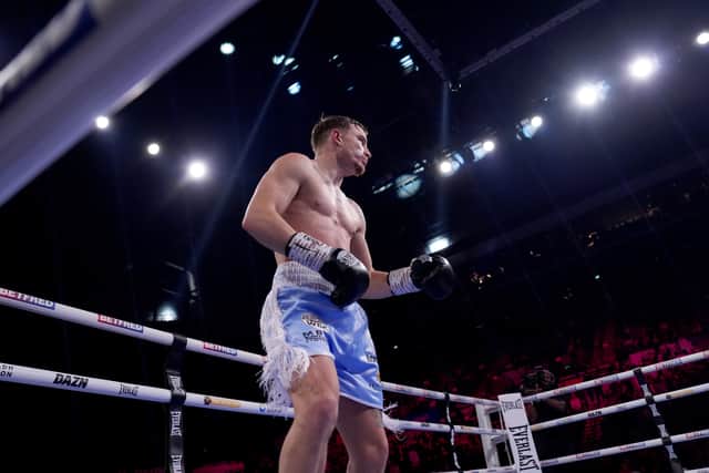 Dalton Smith edged past Alberto Puello to retain his world title.
