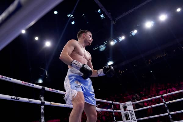 Dalton Smith edged past Alberto Puello to retain his world title. 