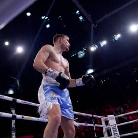 Dalton Smith edged past Alberto Puello to retain his world title.