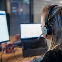 Listen to dramatic 999 conversation as call handler helps parents deliver baby