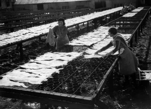 12th April 1932:  Cod fishing at Hull in Humberside.  (Photo by Fox Photos/Getty Images)