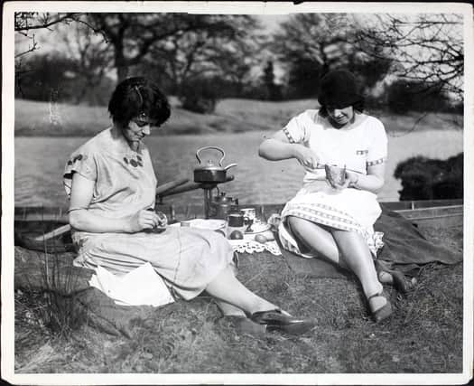 Two women with a travel tea kettle at a picnic by the river, circa 1925. (Photo by Fox Photos/Hulton Archive/Getty Images)