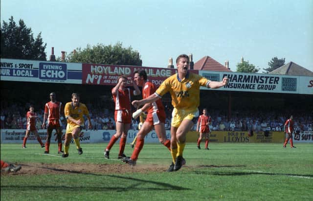 Bournemouth v Leeds United 5th May 1990

Leeds United win 2nd Division Championship

Lee Chapman scores the winner.