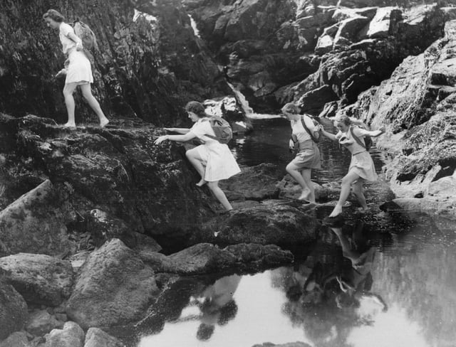 circa 1930:  Hikers at Skelwith Falls, near Ambleside, in the Lake District.  (Photo by Fox Photos/Getty Images)