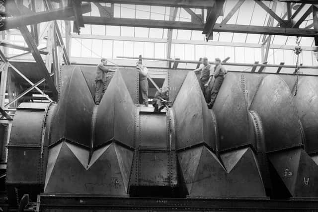 27th July 1932:  Men at work on the giant dust extractors at Battersea Power Station.  (Photo by Fox Photos/Getty Images)