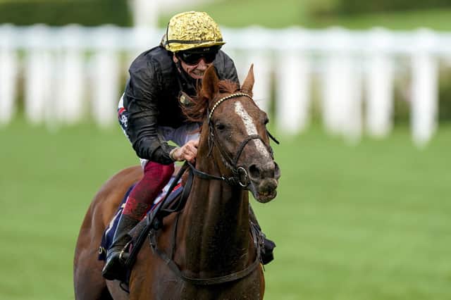 Stradivarius and Frankie Dettori en rotue to winning a third successive Ascot Gold Cup.