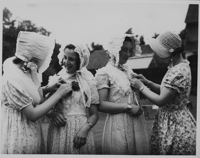 Roses and Poke Bonnets At Old English Fayre, Young women from East Riding villages decorating themselves with roses at the massed 'Old English Fayre' held at North Fernl, East Yorkshire, yesterday (Sat), North Fernly, East Yorkshire. (Photo by Hulton Archive/Getty Images)