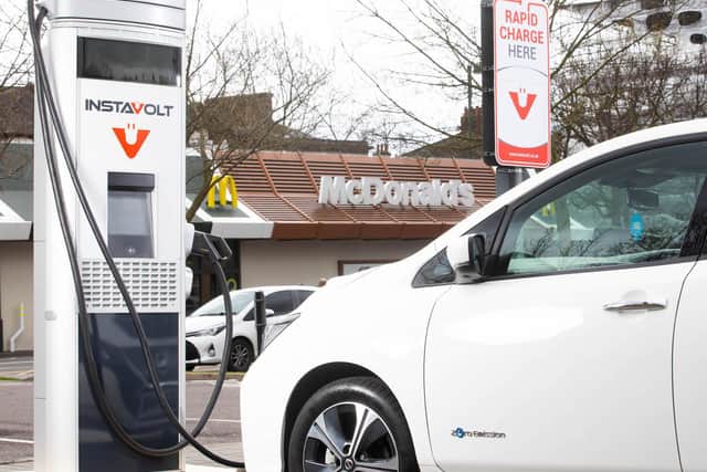 Customers will be given the chance to power up their cars in the car parks of McDonalds drive-throughs after the fast food giant announced plans to install hundreds of charging points at its UK sites.