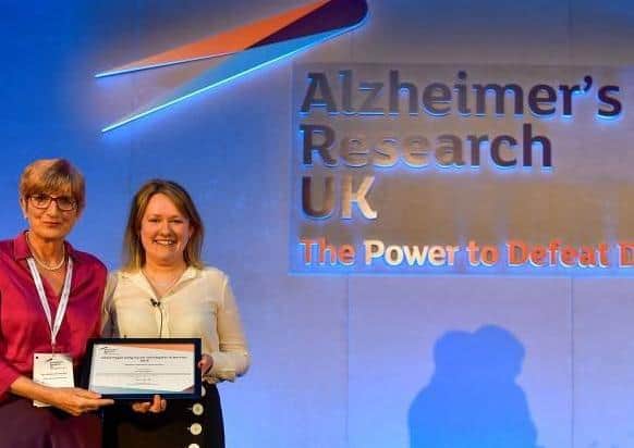 Selina at the ARUK conference in 2018 collecting the Early Career Investigator of the Year award.