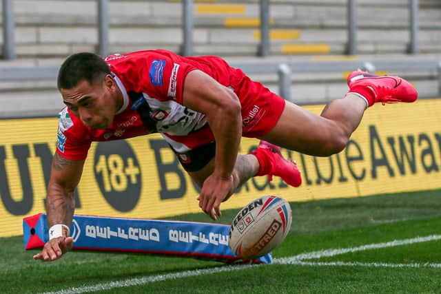 Salford's Ken Sio scores a try against Hull FC (Picture: Alex Whitehead/SWPix.com)