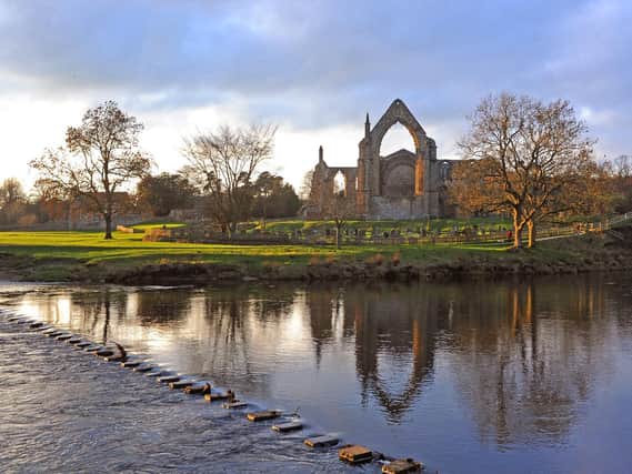 The stepping stones at Bolton Abbey