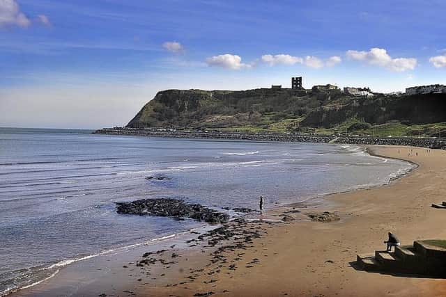 Tracy's work is influenced by the Yorkshire coast and countryside. Picture of Scarborough by Richard Ponter