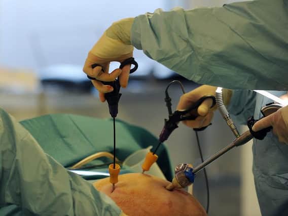 Surgical Innovations' instruments being used in a gallbladder removal