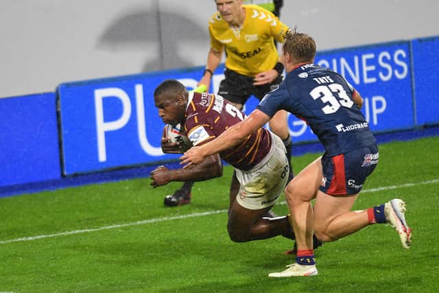 Giants' Jermaine McGillvary beats Hull KR's Will Tate to score his first try.  Pictures: Jonathan Gawthorpe
