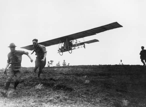 August 1923:  Groundstaff running to get out of the way of an Allen glider.  (Photo by Topical Press Agency/Getty Images)