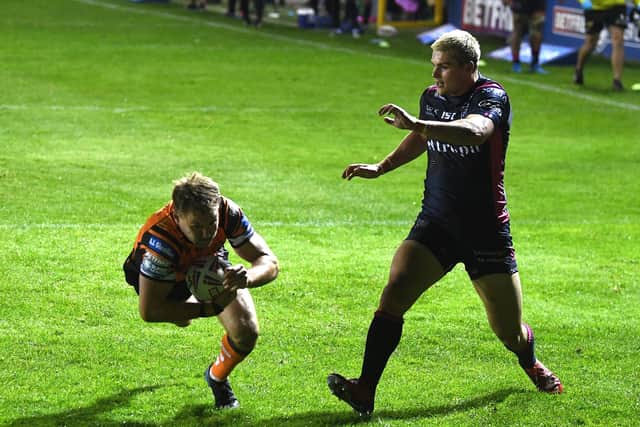 Castleford's Michael Shenton dives over to score. Picture: Jonathan Gawthorpe