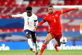 England's Bukayo Saka (left) and Wales' Tyler Roberts battle for the ball.