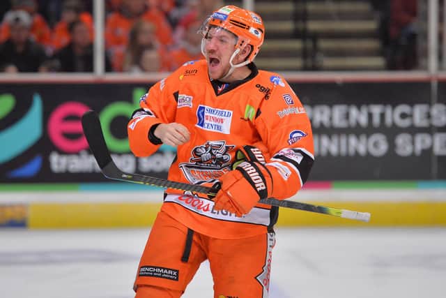 Forward Brendan Connolly, who scored 26 goals and 55 ppoints in 48 gmaes for Sheffield Steelers last year, will remain in North America this season, signing with Grenville Swamp Rabbits in the ECHL.