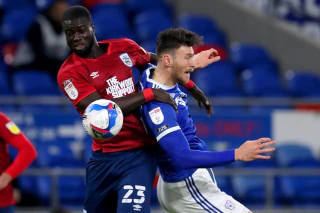 Huddersfield Town's Naby Sarr (left) and Cardiff City's Kieffer Moore..