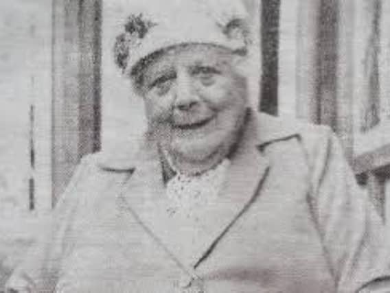 Dr Laura Veale