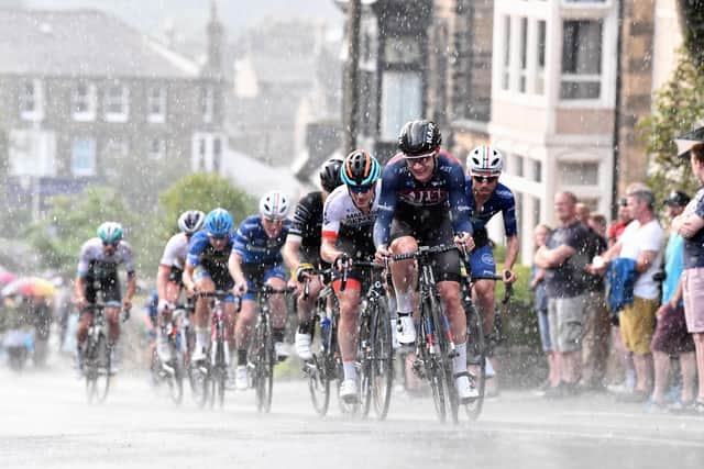 Do professional cycle races, including the Tour de Yorkshire, set a bad example to other cyclists when it comes to road safety?