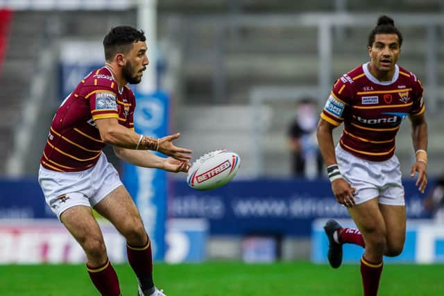 Huddersfield Giants' Tom Holmes, left, passes with Ashton Golding in support. (Alex Whitehead/SWpix.com)