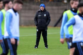 CATCHING UP: Tony Pulis utilise the extra time he has with his players during this week's training sessions. Picture courtesy of SWFC/Steve Ellis.