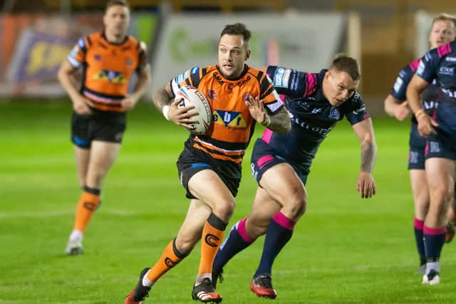 HELLO AGAIN: Niall Evalds joins up with former Salford team-mate Gareth O'Brien again at Castleford. Picture by Allan McKenzie/SWpix.com