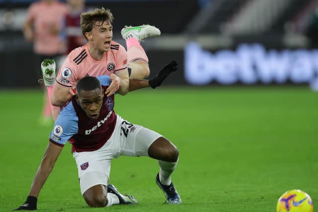 Sheffield United's  Ben Osborn tussles with West Ham United's Issa Diop at the London Stadium. Picture: David Klein/Sportimage