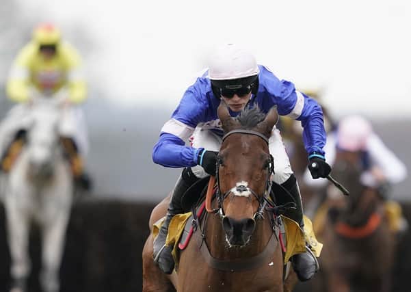 This was Harry Cobden and Cyrname winning the 2019 Betfair Ascot Chase at the Berkshire track.