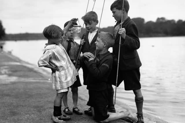 July 1926:  Five children inspect their catch after a day's fishing in the Serpentine in Hyde Park, London.  (Photo by Fox Photos/Getty Images)