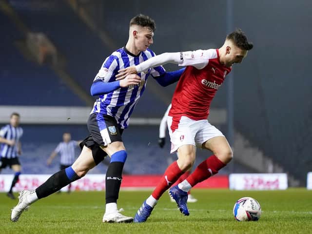 MIDFIELD BATTLE Sheffield Wednesday's Liam Shaw and Rotherham United's Lewis Wing