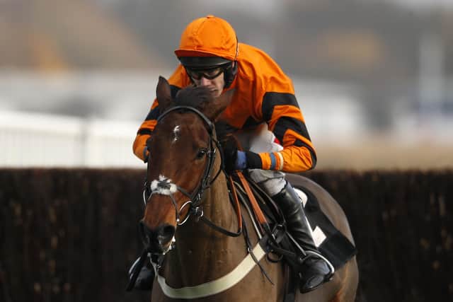 This was Tom Scudamore and Thistlecrack winning the 2016 King George VI Chase at Kempton.