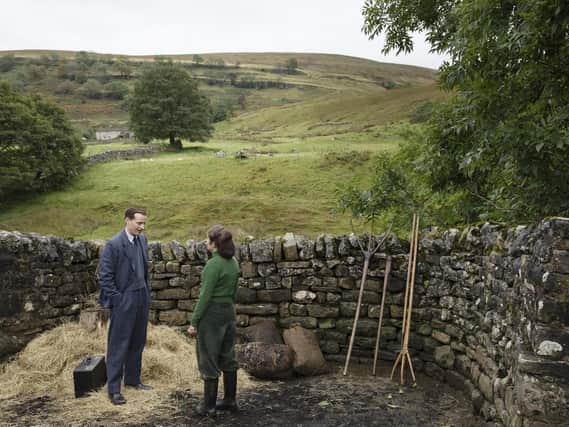 James Herriot (Nicholas Ralph) and Helen Alderson (Rachel Shenton) in All Creatures Great and Small