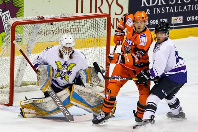 Sheffield Steelers' Tanner Eberle makes a nuisance of himself in front of the Manchester net. Picture: Mark Ferriss.