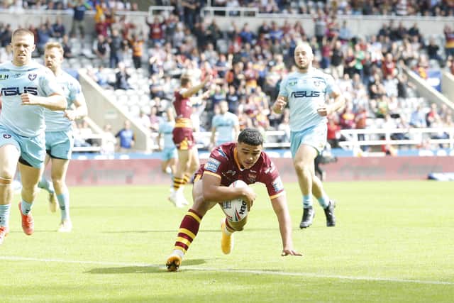 Instant impact: Will Pryce scores one of his six tries for Huddersfield Giants last season. Picture: Ed Sykes/SWPix.com