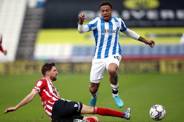 Sheffield United's Chris Basham (left) and Huddersfield Town's Josh Koroma battle for the ball (Picture: PA)